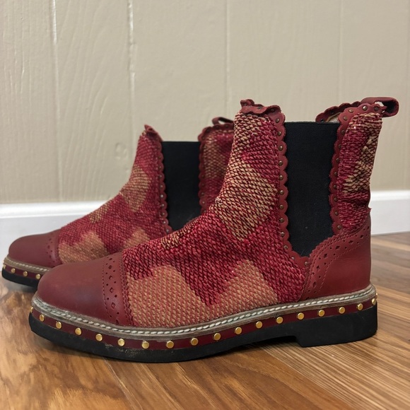 Free People Textile Atlas Chelsea Boot in Burgundy Red Kilim - Picture 4 of 13